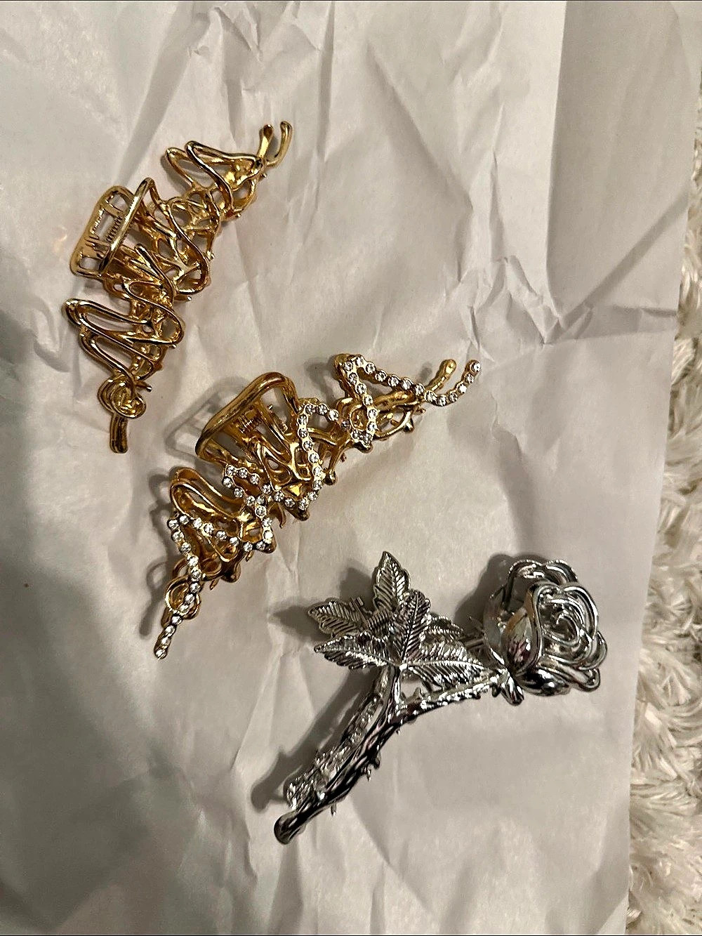 Decorative Hair Clip Set in Gold & Silver Like New bundle